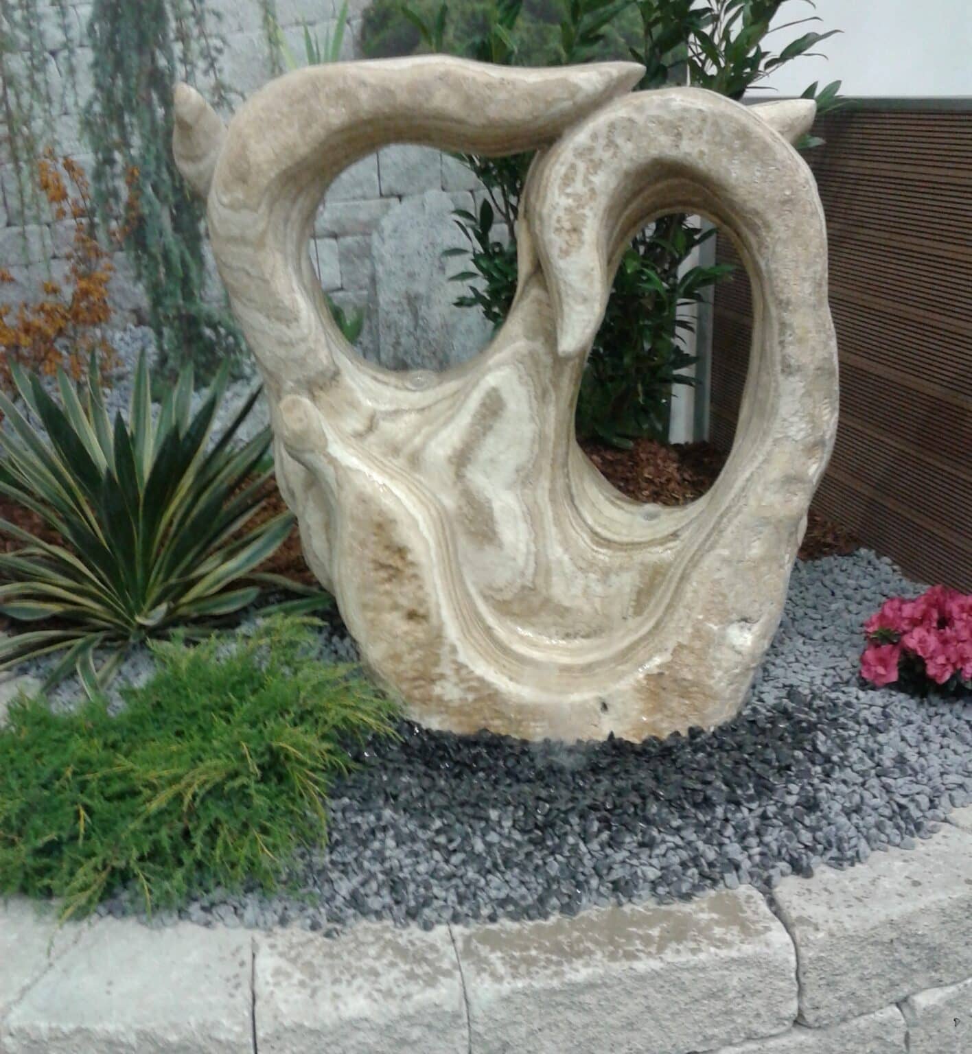 Findlinge kaufen und mit Stein zeitlose Akzente setzen... • Gartenwelt Oppl